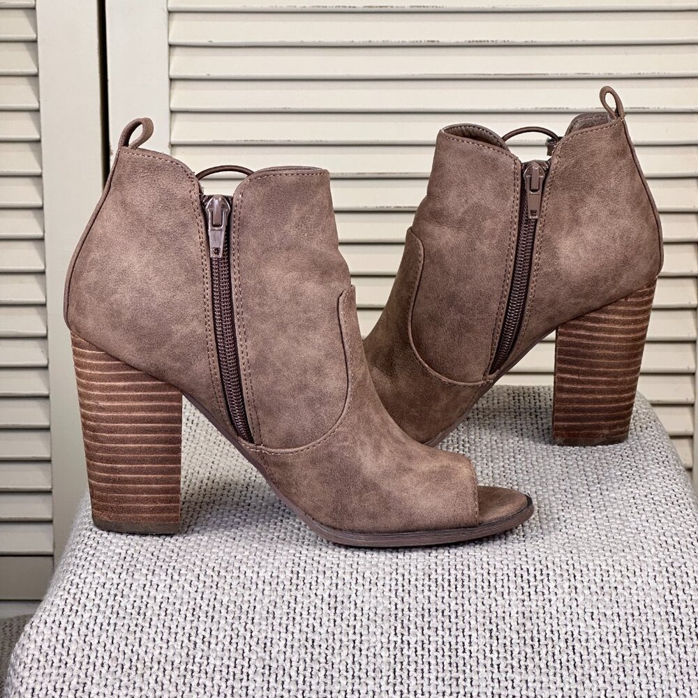 G by Guess Open Toe Bungee Ankle Boots Booties Brown Beige Women Size 6.5 - Picture 7 of 8